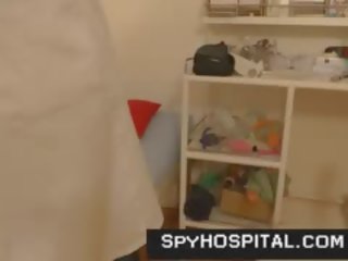 Medisch onderzoek verborgen camera in gyno kliniek